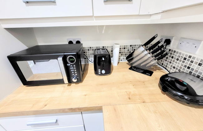 Large Modern House with Parking - Photo 35