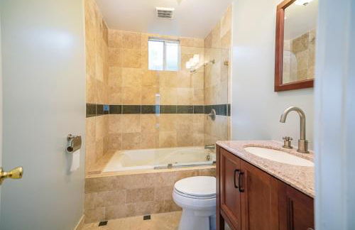 Stylish 2 Bed & 2 Bath at the Heart of Hollywood with Free Parking - One Car only - Foto 9