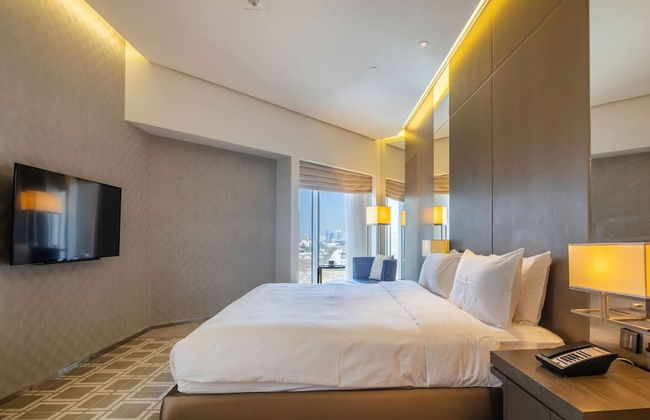 Elegant 1BR Near Wafi Mall Central Dubai Stay - Photo 1