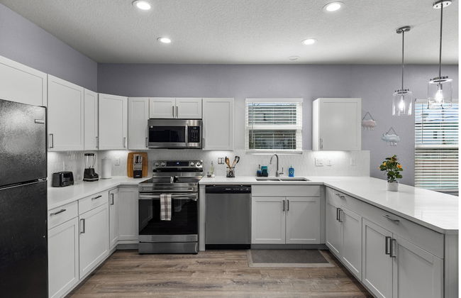 Retreat to a Brand-new Downtown Home 4br/3ba! - Photo 11