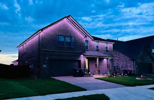 Spacious 6 Bedroom Home- Near Historic McKinney - Foto 1