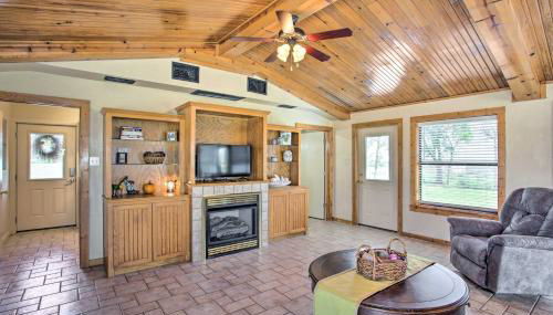 Pet-Friendly Efficiency Cottage with Pool! - Foto 5