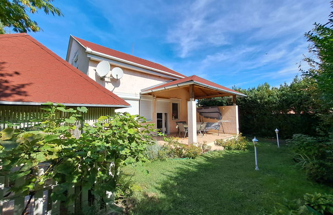 3 bedroom House in Balatonfenyves with garden and terrace - Photo 1