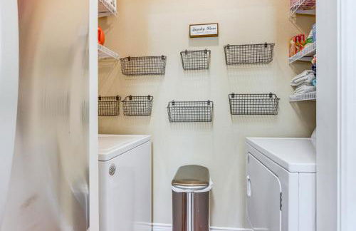 Pool and Lake Access Lovely Monkey Island Getaway - Foto 24