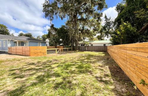 Newest Cottage Downtown. Pet Yes - Photo 18