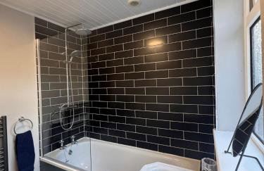 Central Near Hospital 2 Bedroom - Sleeps 4 - Self Check In - Fully Furnished - Foto 31