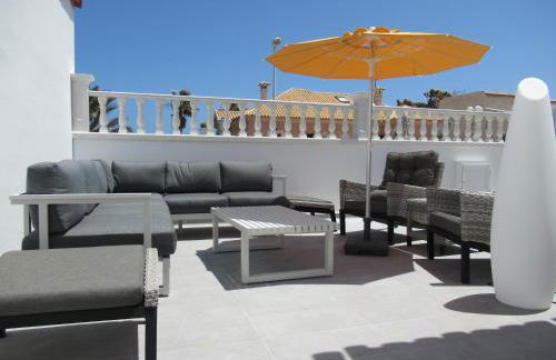 LAS ROSAS by RENTMEDANO Stunning luxury Chocolate Box villa with private heated pool & wifi - Foto 10