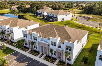 Stunning Townhome with Private Pool & Games Room - Foto 32