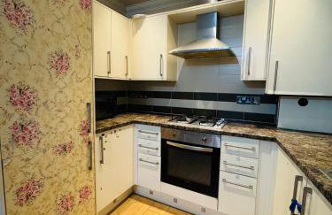 Charming 2 Bedroom Flat with Urban Views - Foto 21