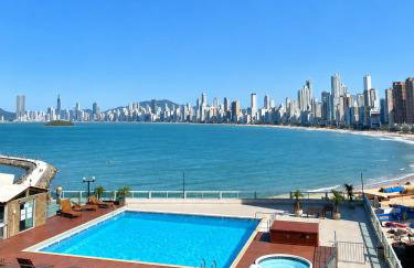 Loft Internacional Residence c linda vista do mar - Praia, Piscina e Garagem - Foto 1