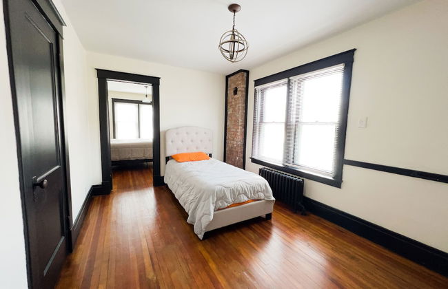 The Pub with Private Yard & Parking, Near the Falls & Casino by Niagara Hospitality - Foto 14