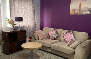 Chic 2 Bed Apartment with Free Parking- Recently Redecorated, 10 Minutes to City Centre - Foto 6