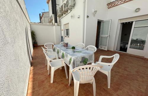 Casa grande de tres plantas con parking gratis - Foto 26