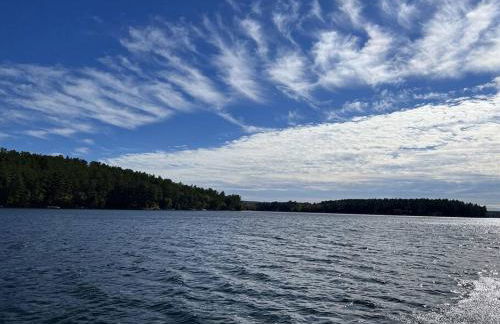 Main House - 3 Story 5 Bed 3 Bath Private Deck Courtyard Pet Friendly fee applies - Photo 53