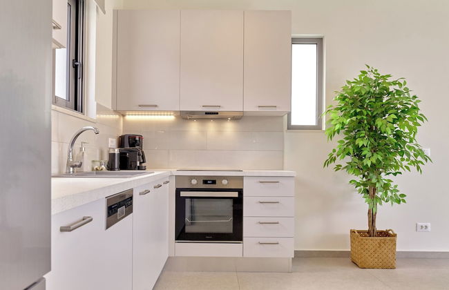 Beach Sand Villas - Beachfront Rooftop Pool - Photo 9