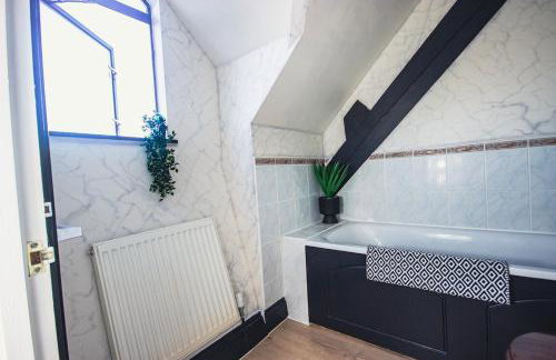 Seaside Chapel Retreat - 3-Bed Church Conversion - Snug Cinema & Free Parking - Foto 22