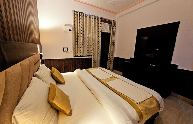 Shri Krishna Divine Dham - Photo 14