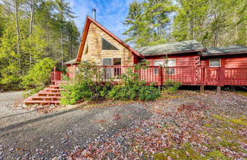 15 Mi to Snowshoe Resort Cabin with Deck and Fire Pit - Foto 23