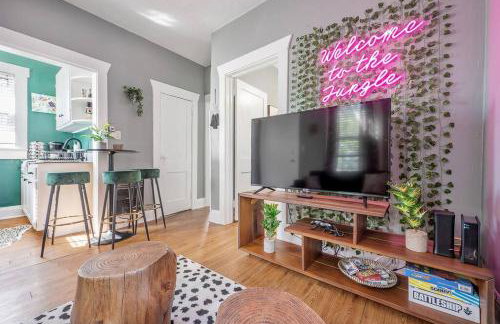 Jungle Themed Apt. Close to Coffee, Food + Shops! - Foto 11