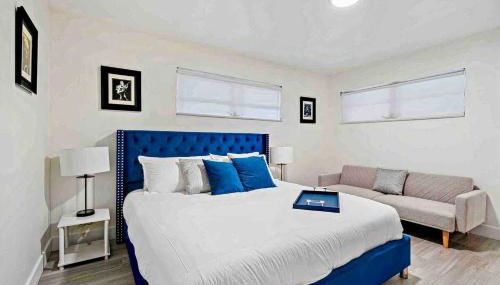 Villa Oasis 3 Miles to Hard Rock Stadium & Casino, Guitar Hotel Nearby, Pool, Game Room, Sleeps 12, 15 Min to Beach - Foto 3