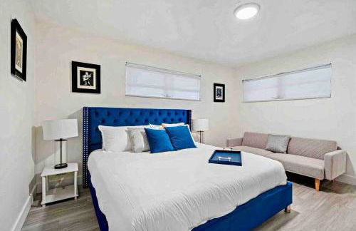 Villa Oasis 3 Miles to Hard Rock Stadium & Casino, Guitar Hotel Nearby, Pool, Game Room, Sleeps 12, 15 Min to Beach - Foto 3