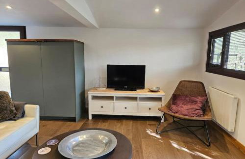 Treetops Lodge, private Cornish hideaway, parking, garden - Foto 50