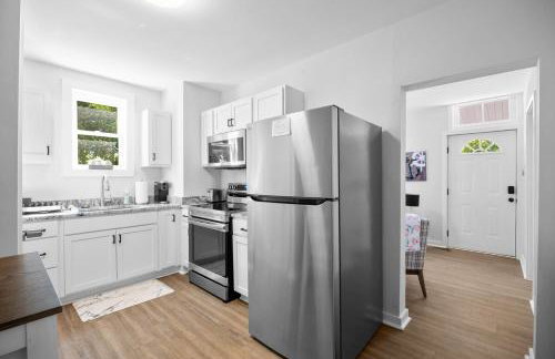 Private Downtown Bungalow Near Riverwalk & Beaches - Photo 25