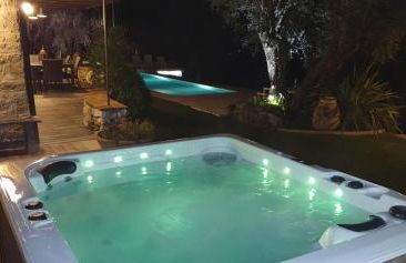 villa provençale en pierre avec vue sur la mer, piscine et jacuzzi - Foto 16