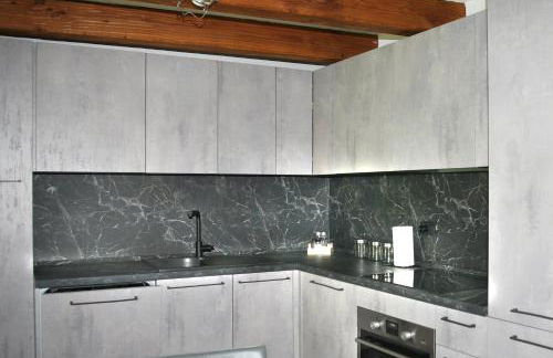 GuestHost - Derby Village - Mountain Heaven Apartment - Photo 8