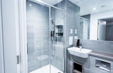 Rochester Gem, Balcony, FREE Parking and 2 mins walk to Station - Foto 9