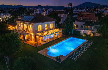 VACATION MARBELLA I Villa Bosquecito, Giant Private Heated Pool, Walk to the Beach, 6 BDR, Spacious Villa, BBQ, Ample Garden, Alarm System - Foto 1