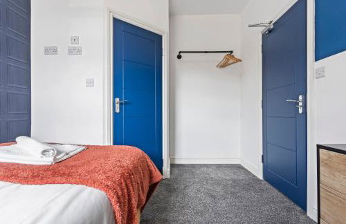 4 Beds 3 Bath (2-ensuites) Free Parking 75Mbps - Foto 17
