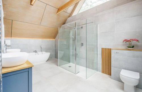 Luxury 8 bedroom home with leisure wing - Foto 10