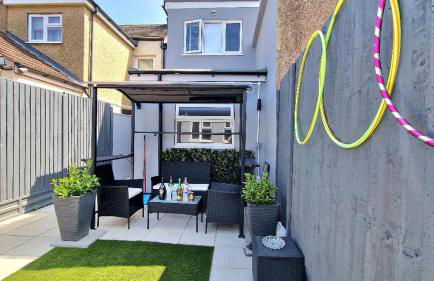 Stunning, clean, free parking home, ideal long stays - Foto 53