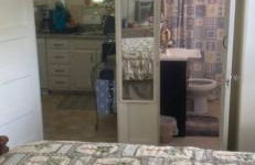 Charleston, SC themed - PRIVATE 1 QUEEN BED 1 BATH APARTMENT 2 FUTONS THAT FOLD OUT FLAT TO SLEEP ON & LEATHER LOVE SEAT GAS LOGS IN LIVING ROOM FULL KITCHEN POKER BUMPER POOL TABLE CONVENIENTLY LOCATED IN COLUMBIA SOUTH CAROLINA 1 QUEEN BED & 2 SOFA BEDS - Foto 11