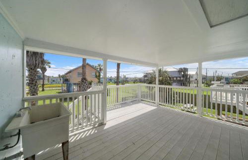 Beach Escape Close to Attractions and the Shore - Photo 36