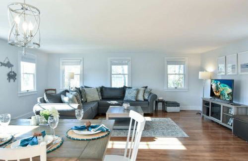 Wrap-Around Porch Mins to Beach - Foto 11