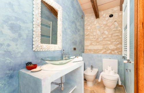 Casa de Piedra ubicada en el exclusivo wine village de Viladellops, te ofrece una experiencia única, donde el lujo y la tradición se fusionan en un entorno natural privilegiado - Foto 33