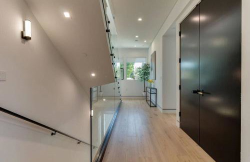 Posh Luxury Modern Home with Pool Spa and Rooftop Deck - Foto 37