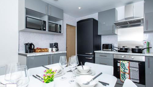 Ledger by Alt-Stay Contractor Accommodation - 4 Bed Contractor Home With Parking, Wi-Fi & Full Kitchen - Ideal For Long stays - Foto 5, stove, dishwasher, toaster, minibar