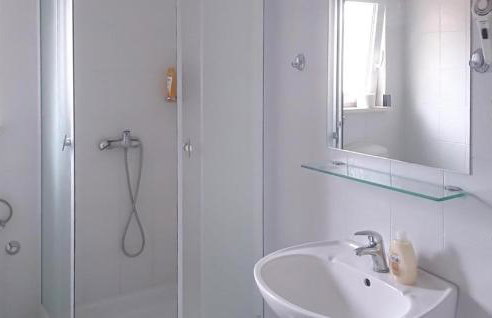 Awesome Apartment In Rogotin-Ploce - Photo 12