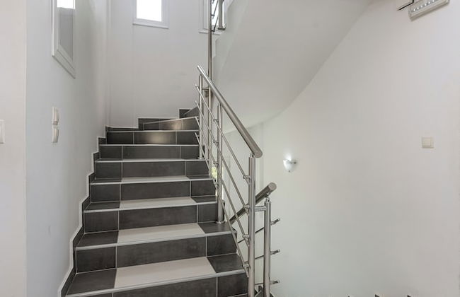 Lilu Villa 2 With Private Pool - Photo 30