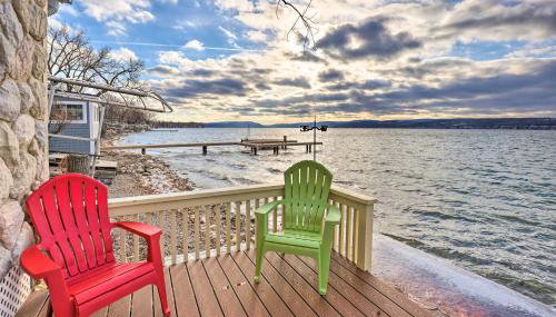 Lakefront Canandaigua Home with Grill, Fire Pit - Foto 1