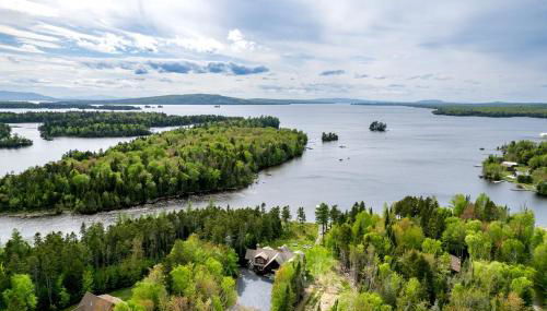 Secluded Cabin with Fireplace and Games in Lily Bay Township, Maine - Foto 5