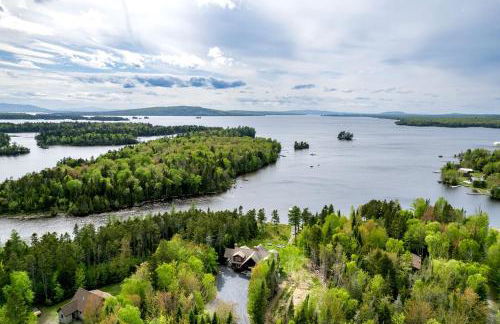 Secluded Cabin with Fireplace and Games in Lily Bay Township, Maine - Foto 5