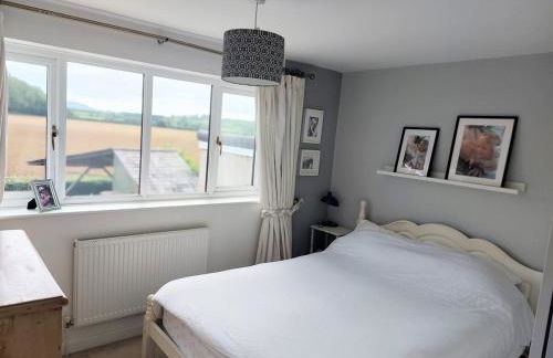 Countryside Retreat with Hot Tub - Photo 7