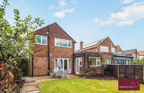 Woking -Garden Driveway Parking 4Bed - Photo 19