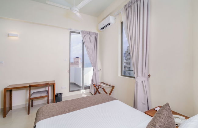 Marine Suites - Photo 24