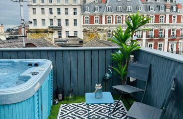 5 Bed Luxury Townhouse with Hot Tub, Rooftop Terrace, Perfect for Groups, Near Cruise Terminal - Foto 53