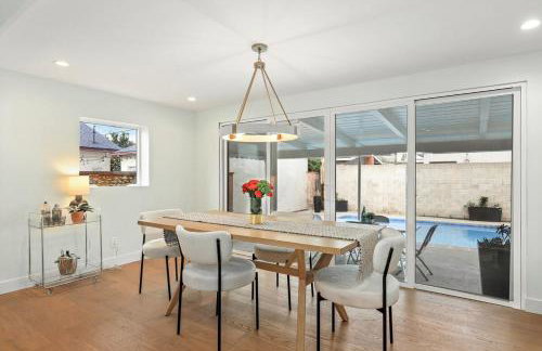 Quintessential SoCal indoor outdoor living with POOL - Foto 9